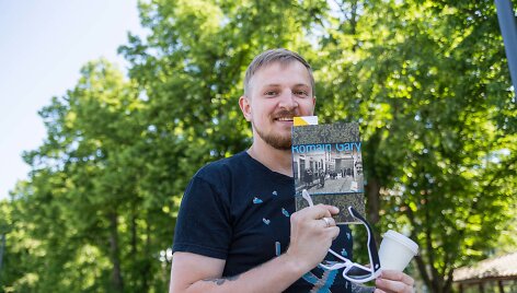 Luki&scaron;kių aik&scaron;tėje atidaryta skaitykla po atviru dangumi &bdquo;Vilnius skaito&ldquo;