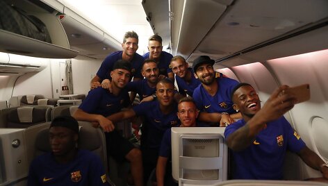 &bdquo;Barcelona&ldquo; futbolininkai lėktuve 