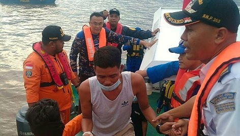 Indonezijos vandenyse nuskendus keltui žuvusių žmonių skaičius išaugo iki 19