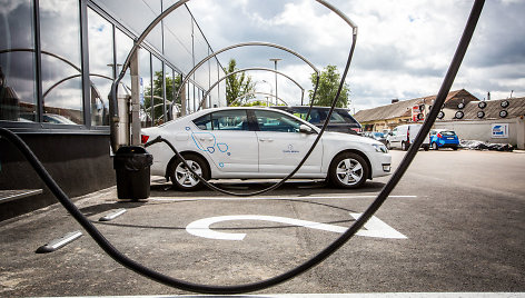 Sostinės Savanorių pr. atidaryta tunelinė automobilių plovykla