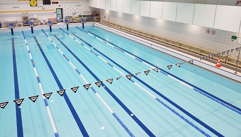 &bdquo;Gintaro&ldquo; sporto centre plaukti mokomi neįgalūs vaikai.