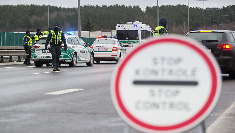 Policijos patikros postas prie įvažiavimo į Vilnių