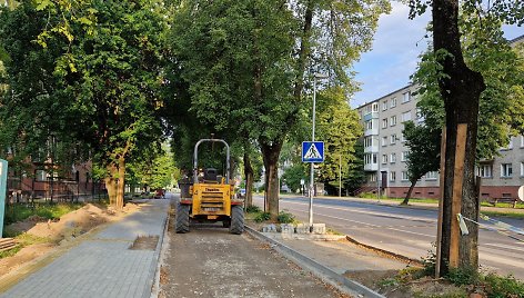 Klaipėdoje naujiems dviračių takams tiesti panaudota neįprasta statybinė medžiaga