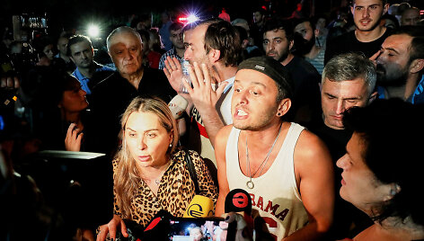 Protestuotojai prie televizijos &bdquo;Rustavi-2&ldquo;