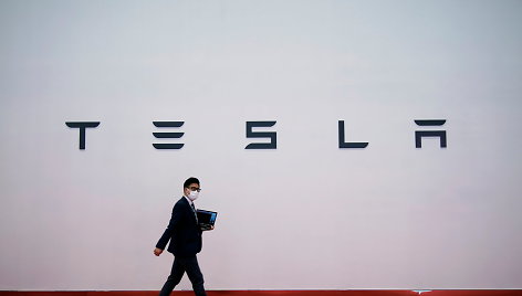 E.Muskas pardavė „Tesla“ akcijų už maždaug 4 mlrd. JAV dolerių