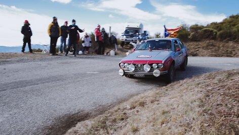 Karolis Rai&scaron;ys ir Vidimantas Gečiauskas su 1965 m. gamybos briti&scaron;ku &bdquo;MGB Roadster&ldquo;.