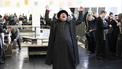 Akimirka i&scaron; koliažinės operos &bdquo;Mažvydas&ldquo; repeticijos