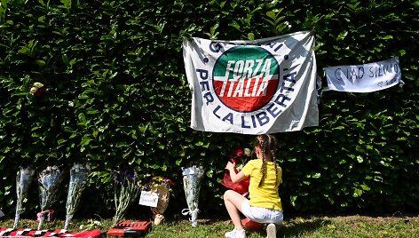 Prie vienos i&scaron; S.Berlusconi vilų i&scaron;kilo memorialas