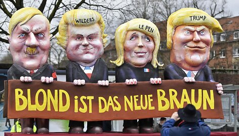 Adolfo Hitlerio, Geerto Wilderso, Marine Le Pen ir Donaldo Trumpo karikatūros karnavale Vokietijoje