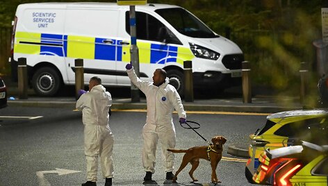 Į Londoną vykusiame traukinyje vyras peiliu badė žmones