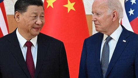 Kinijos lyderio Xi Jinpingo ir JAV prezidento J.Bideno derybos truko tris valandas