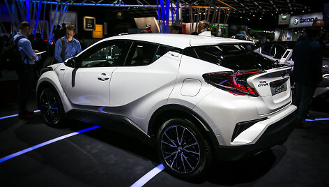 &bdquo;Toyota C-HR&ldquo; debiutas Paryžiaus automobilių parodoje