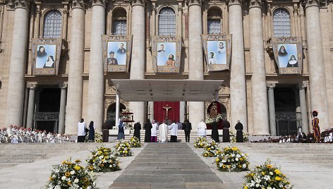 Popiežius paskelbė 10 naujų šventųjų