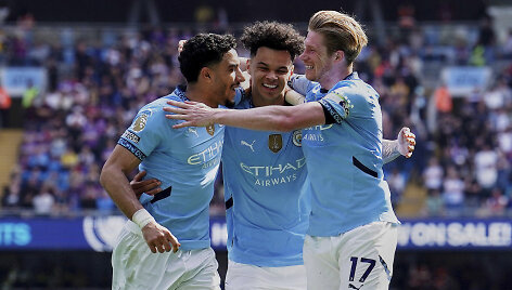Kevinas De Bruyne'as (de&scaron;inėje) sužaidė puikias rungtynes, o &bdquo;Manchester City&ldquo; i&scaron;kovojo pergalę 5:2.