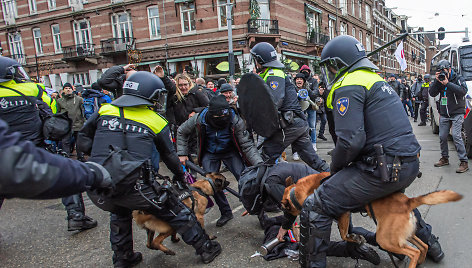 Protestą dėl COVID-19 ribojimų Nyderlanduose žymėjo areštai