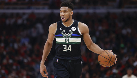 Giannis Antetokounmpo ir Mike'as Budenholzeris