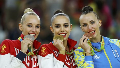 Hanna Rizatdinova (dešinėje) papasakojo apie Rusijos gimnasčių gyvenimo užkulisius.