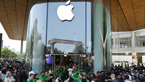 Indijoje atidaryta pirmoji „Apple Store“ parduotuvė.