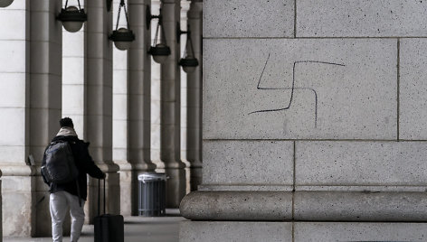 Šveicarija siekia uždrausti nacistinę simboliką
