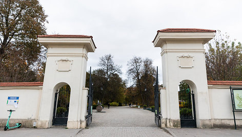 Sereikiškių parko Bernardinų sodo vartai