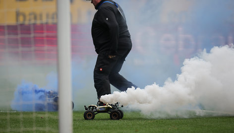 Vokietijos futbolo sirgalių protestas