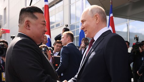 Rusijos prezidentas Vladimiras Putinas ir Šiaurės Korėjos lyderis Kim Jong Unas