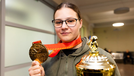 Vilniaus oro uoste pasitiktos  Europos bokso čempionato prizininkės: Gabrielė Stonkutė ir Ana Starovoitova