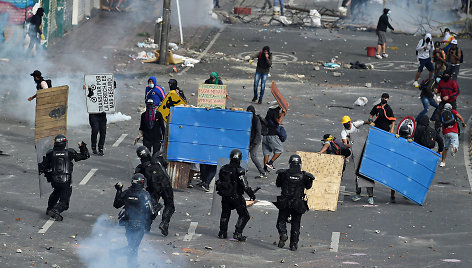 Policijos ir protestuotojų susirėmimai Kolumbijoje