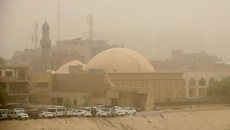Smėlio audra paralyžiavo Iraką