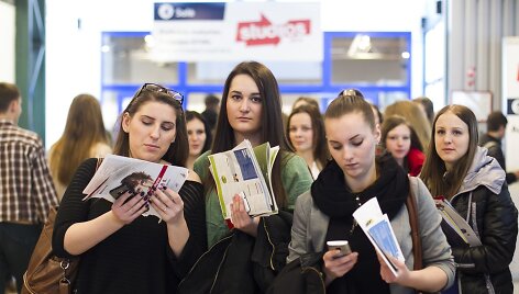 Parodoje &bdquo;Studijos&ldquo; atsakymų vėl ie&scaron;kos tūkstančiai Lietuvos moksleivių