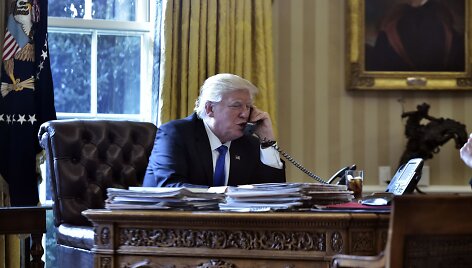 Donaldas Trumpas kalbasi su Vladimiru Putinu