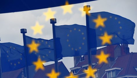 ES vėliavos netoli Europos Komisijos pastato Briuselyje
