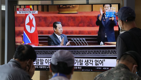 Dešimtmetis su Kim Jong Unu: svarbiausi sprendimai, padėję išlikti Pchenjano viršūnėje