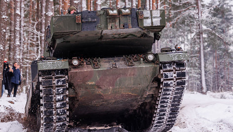 Tankų Leopard testavimas Gaižiūnų poligone