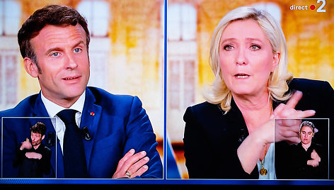 E.Macronas kaltina M.Le Pen, kad ji „priklausoma“ nuo Kremliaus