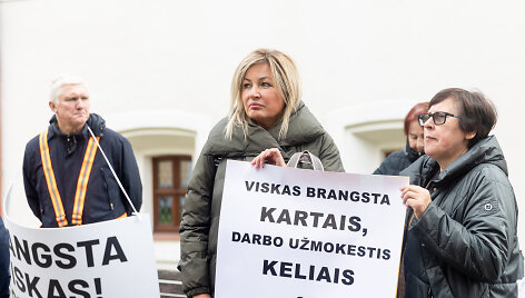 Lietuvos auk&scaron;tųjų mokyklų profesinių sąjungų susivienijimo piketas 