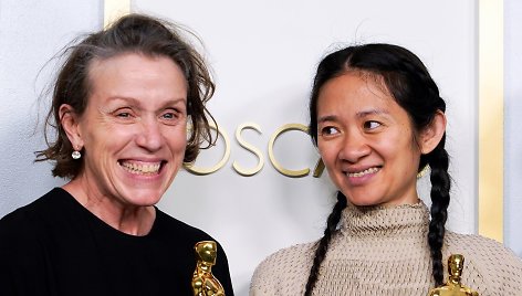 Frances McDormand ir Chloe Zhao