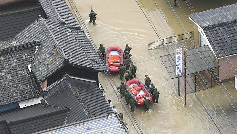 Dėl potvynių ir nuo&scaron;liaužų grėsmės Japonija paskelbė 240 tūkst. žmonių evakuaciją
