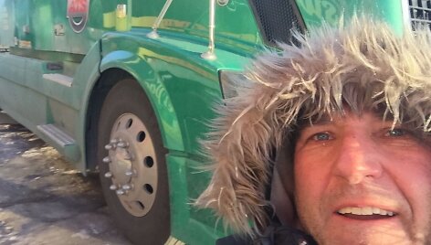 Lino Brazausko gyvenimo prie vilkiko vairo akimirka
