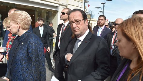 Francois Hollande'as Maltoje per ES viršūnių susitikimą.