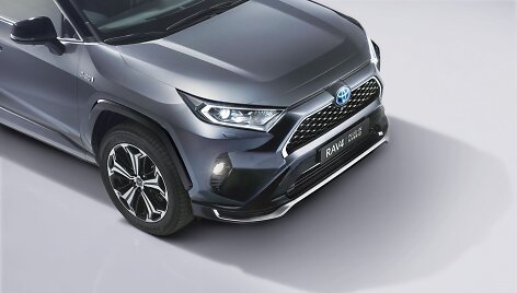 Įkraunamas hibridinis &bdquo;Toyota RAV4&ldquo; 