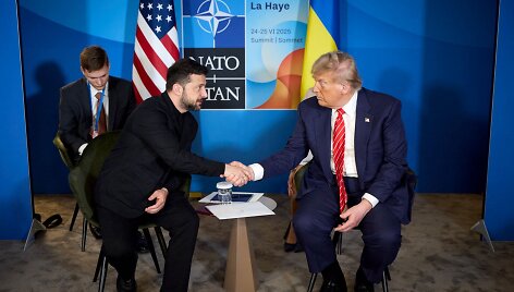 Volodymyras Zelenskis ir Donaldas Trumpas / HANDOUT / AFP