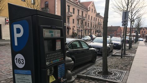 Klaipėdos senamiestis automobiių statymas tapo rimta problema