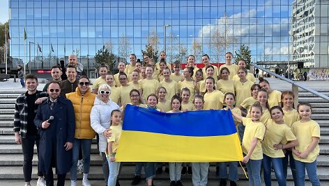 Kauno Vienybės aik&scaron;tėje &ndash; masinis vaikų &scaron;okis, i&scaron;rei&scaron;kiantis palaikymą Ukrainai