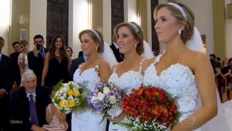 Identi&scaron;kus trynukės Rafaela, Rochele ir Tagiane Bini i&scaron;tekėjo tą pačią dieną vilkėdamos vienodomis suknelėmis