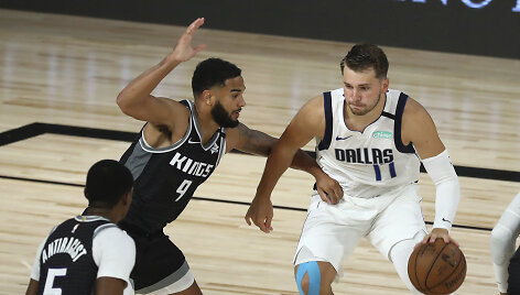 Luka Dončičius (de&scaron;inėje)