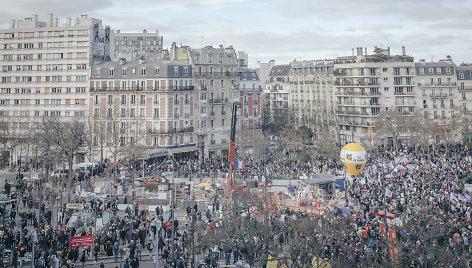 Prancūzijoje siaučia protestai – žmones siutina ne tik pensijų reforma