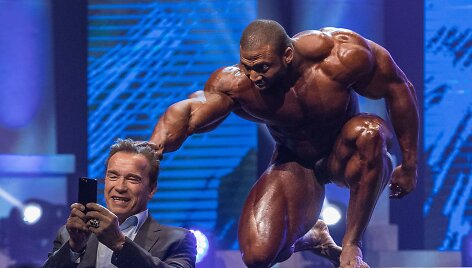 Arnoldas Schwarzeneggeris gyrė Cedricą McMillaną, sakęs, jog taip turėtų atrodytų elitinis &scaron;ių laikų kultūristas.