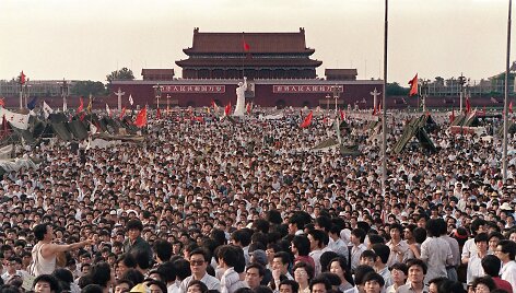 Protestuotojai Tiananmenio aik&scaron;tėje 1989 metais