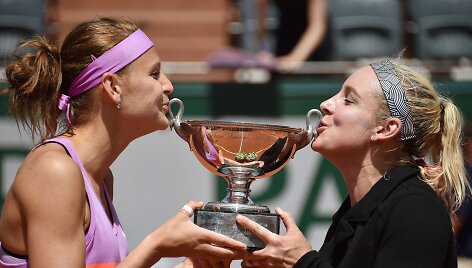 Lucie &Scaron;afaržova ir Bethanie Mattek-Sands